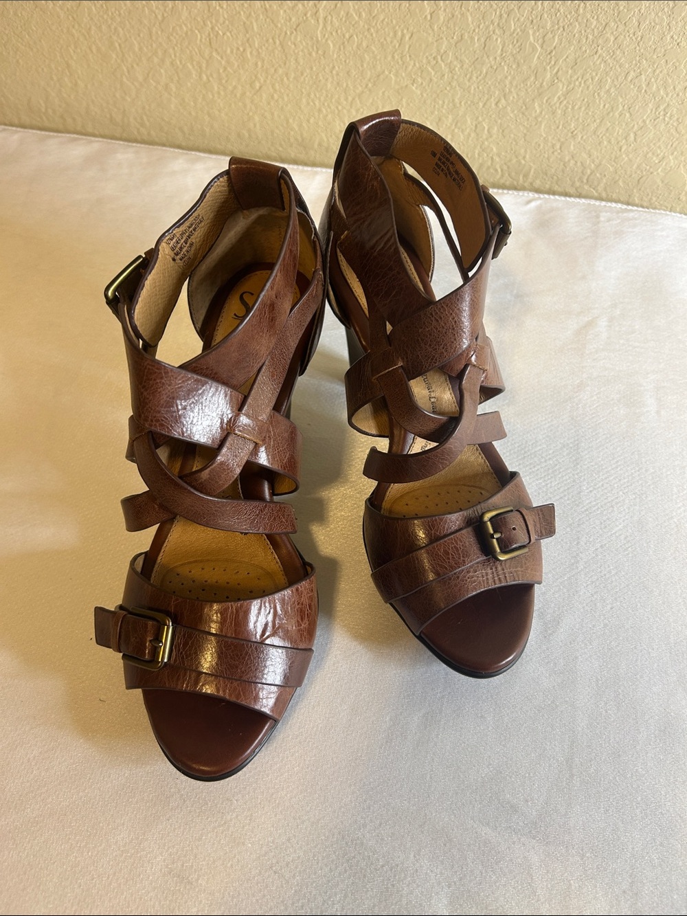 Sofft Shoes Size 10M Brown Leather Strappy Buckle Sandals